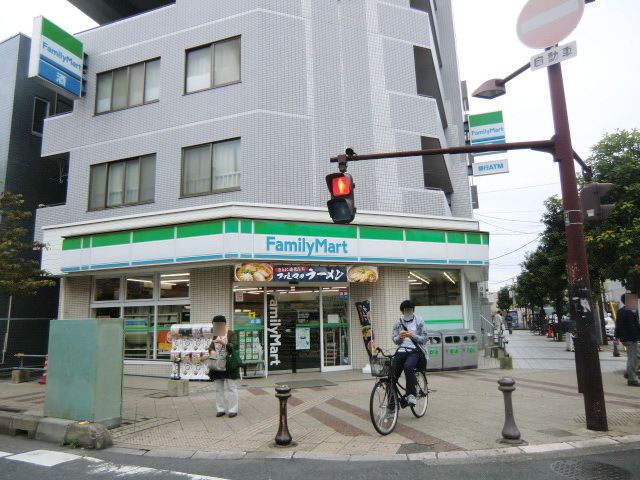 コンビニ　ファミリーマートわらび西口店（コンビニ）まで1040m