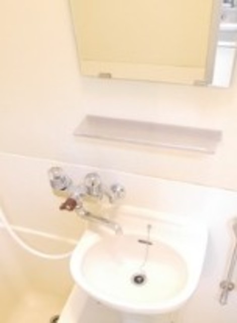 洗面設備　別部屋参考写真です。