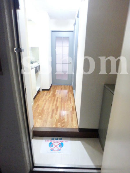 玄関　意外に広い玄関です