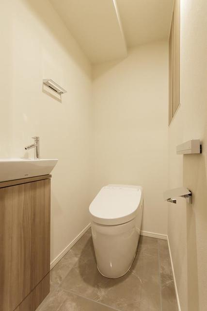 トイレ　※写真は同タイプ住戸です。