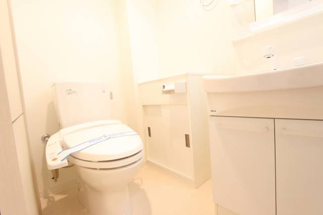 トイレ　ウォシュレット付き