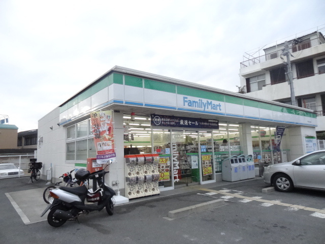 コンビニ　ファミリーマート　門真宮前町店（コンビニ）まで300m