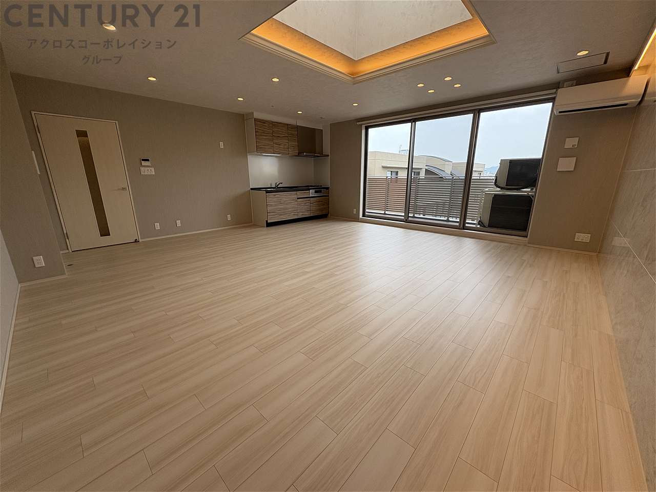 居室・リビング　23帖の広いリビング♪エアコン付き♪