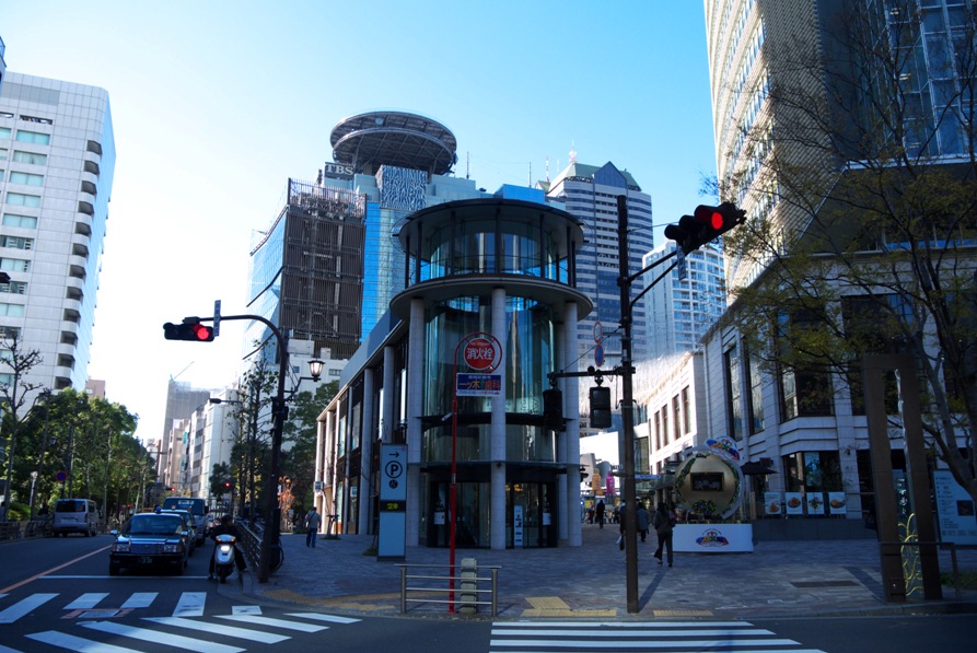 ショッピングセンター　赤坂サカス（ショッピングセンター）まで387m