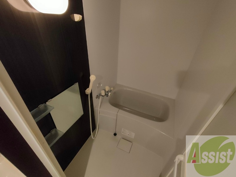 バス・シャワールーム　広々したお風呂で快適にくつろげそうです。