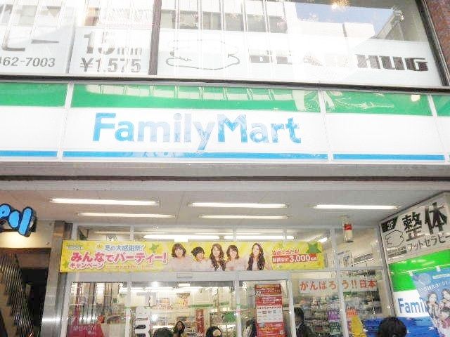 コンビニ　ファミリーマート（コンビニ）まで189m