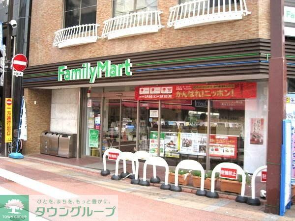 コンビニ　ファミリーマート（コンビニ）まで800m