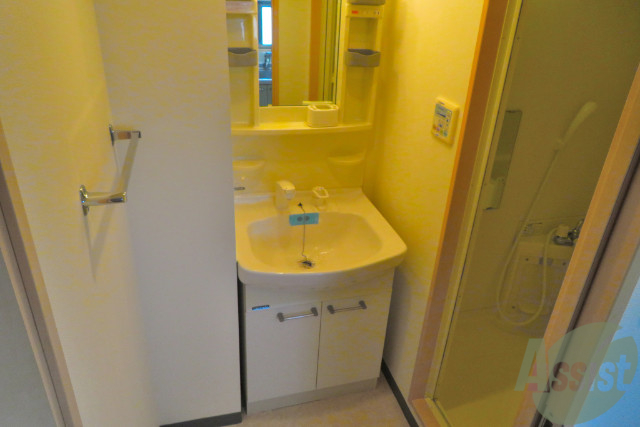 洗面設備　洗面所は独立しており、快適に使用出来ます。困らないですねー。