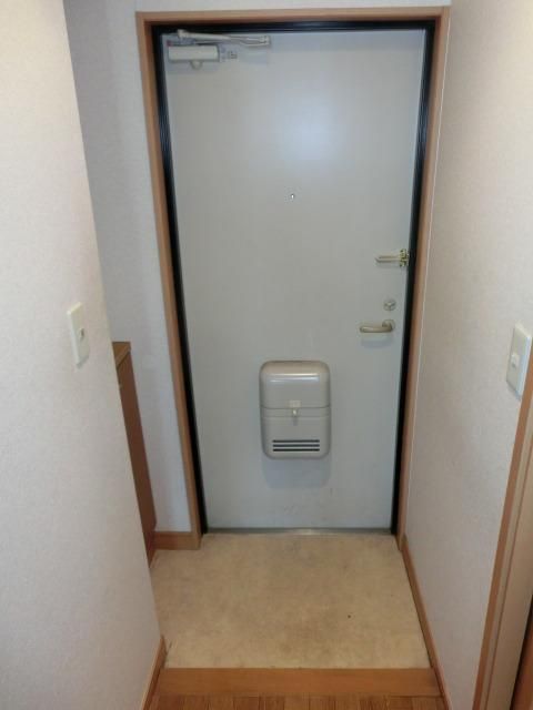 玄関　玄関は収納あります
