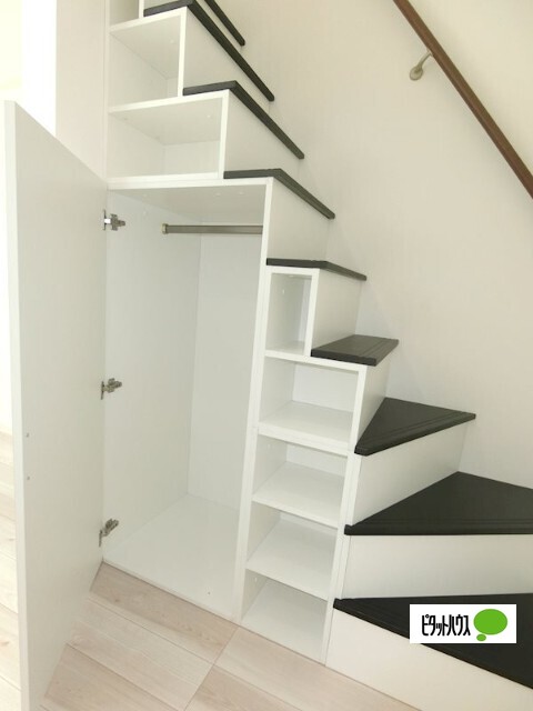 収納　階段が収納になっております。