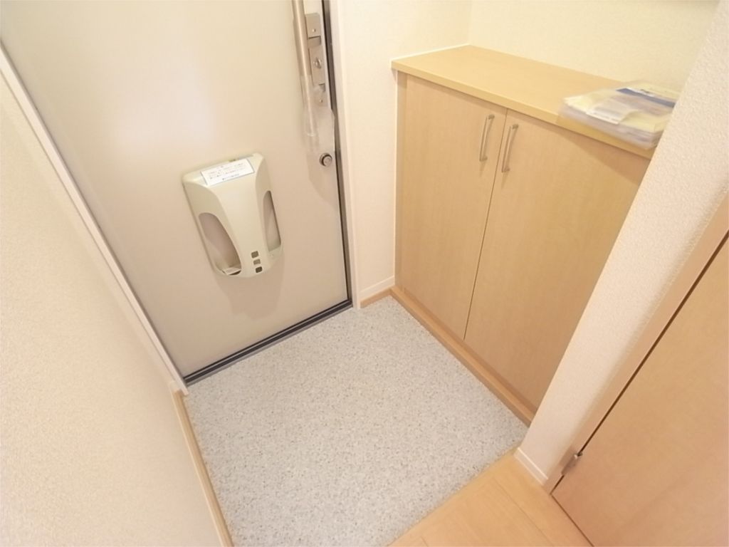 玄関　すっきりした玄関でお掃除もしやすそうです。