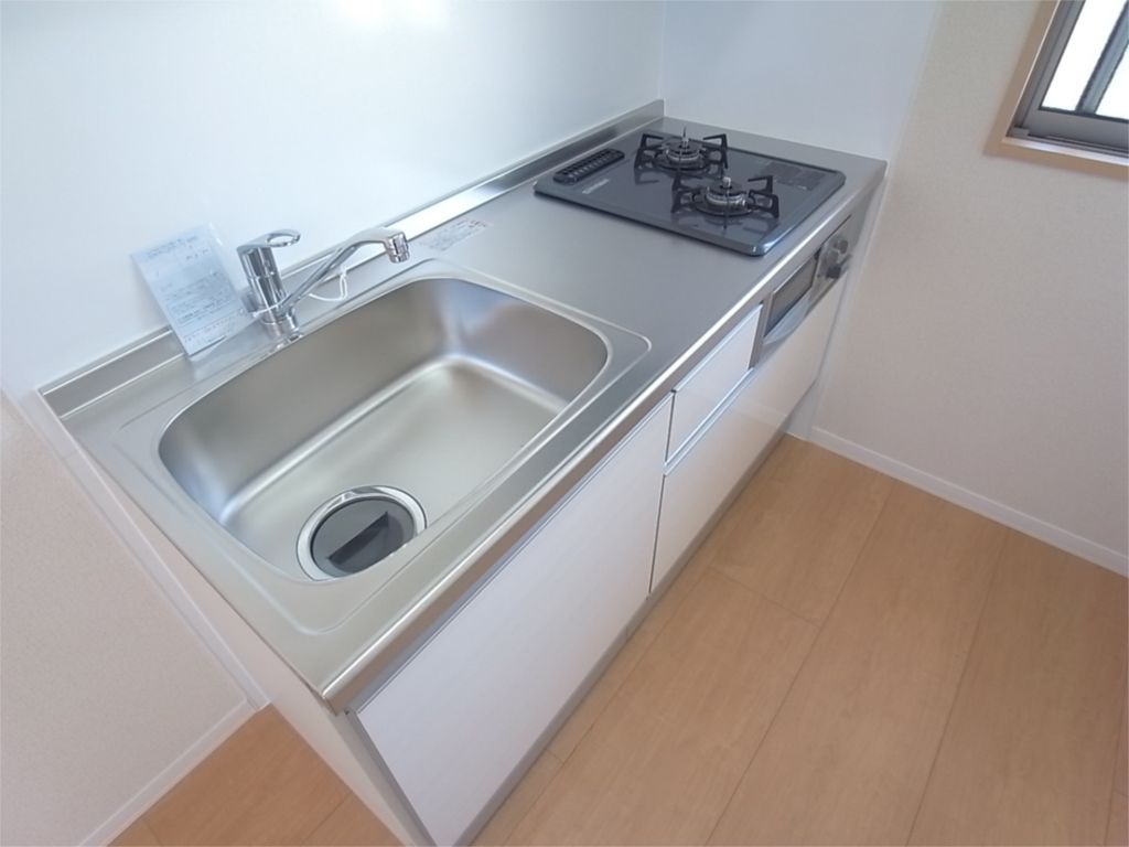 キッチン　２口ガスシステムキッチンでお料理も楽々。