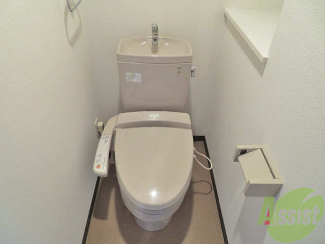 トイレ　人気のウォシュレット機能つきトイレ。快適に生活できます。