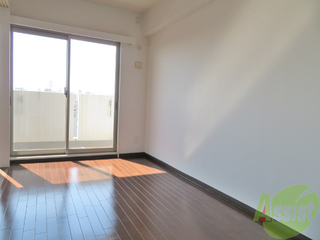 その他部屋・スペース　６．１帖の洋室は寝室にするのもよさそうですね。