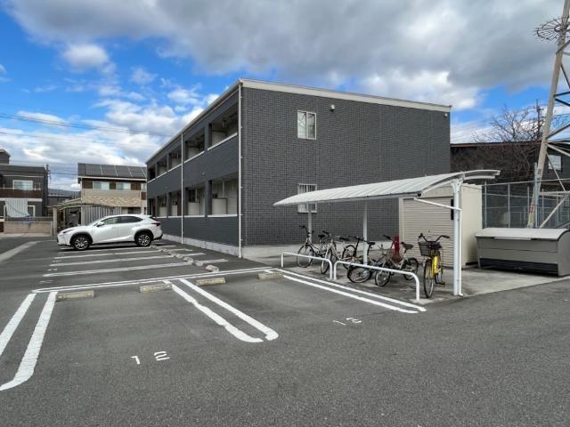 駐車場　外観写真（昼）です。