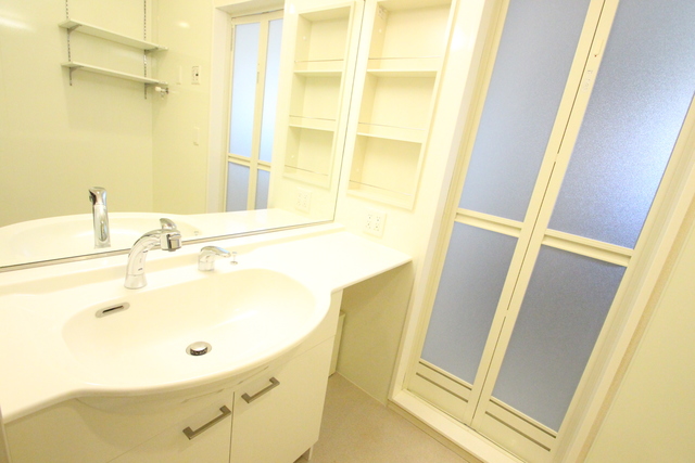 洗面設備　別部屋参考写真です