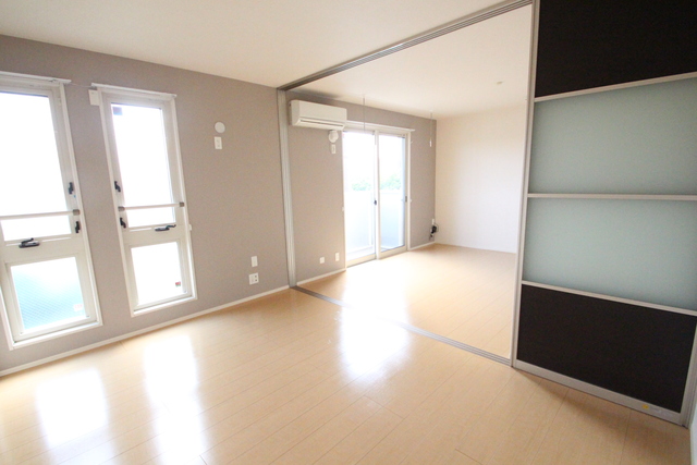 居室・リビング　別部屋参考写真です