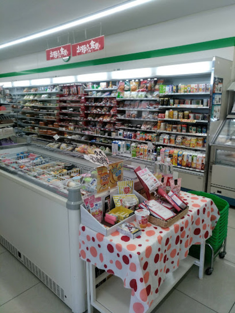 コンビニ　ファミリーマート白井南瀬谷店（コンビニ）まで981m