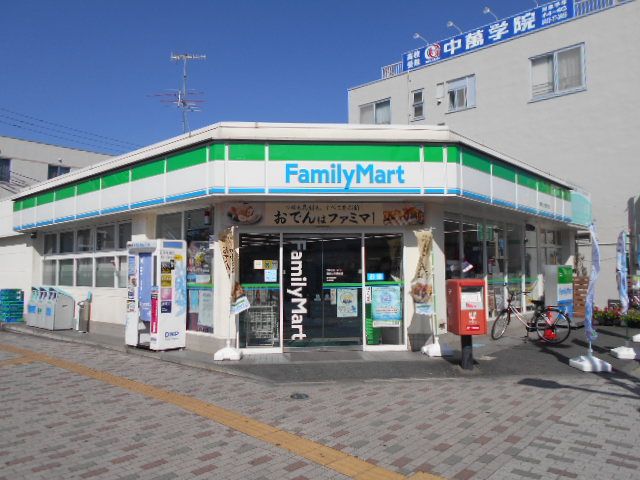 コンビニ　ファミリーマート東海大学駅前店（コンビニ）まで736m