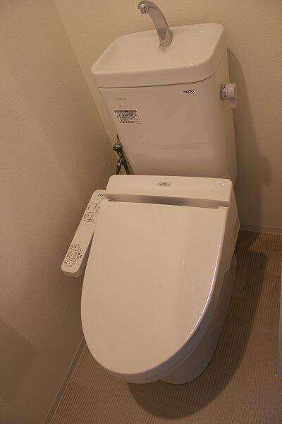 トイレ　温水洗浄便座完備