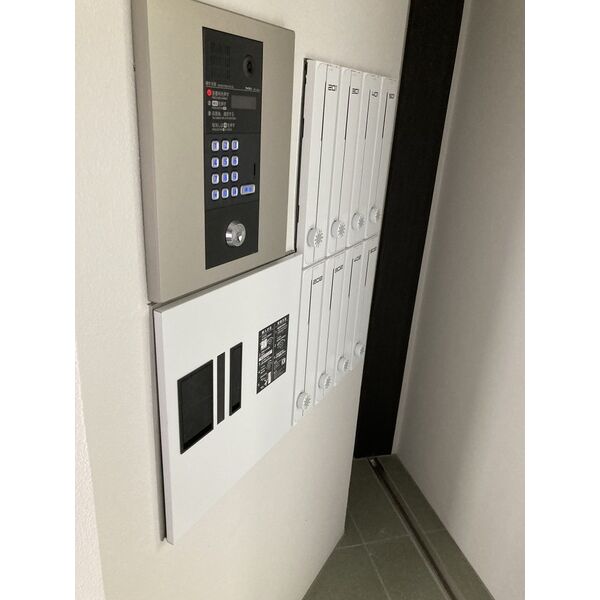 セキュリティ　安心なオートロック付きエントランスです♪