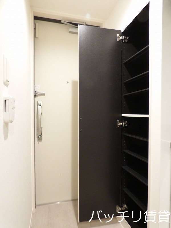 玄関　※同型写真のため、現状優先。