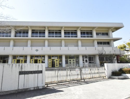 小学校　荻野小学校（小学校）まで2118m
