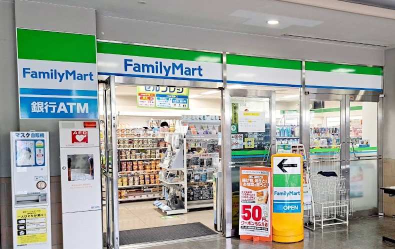 コンビニ　ファミリーマート 亜細亜大学店（コンビニ）まで395m