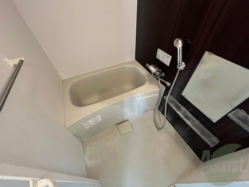 バス・シャワールーム　お風呂になります。一日の疲れを癒してくださいね。