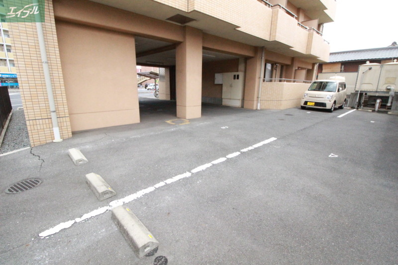 駐車場　駐車場