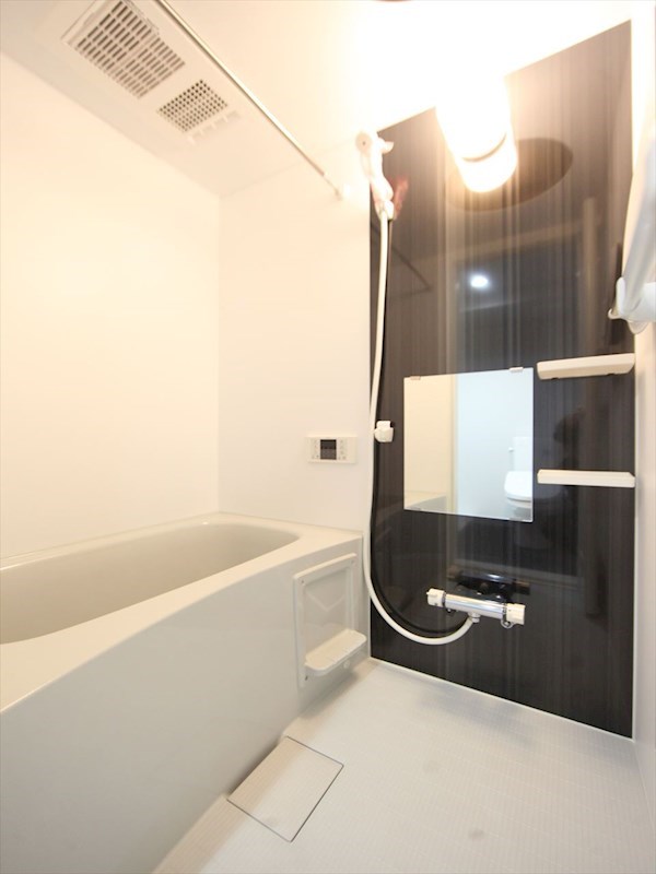 バス・シャワールーム　浴室暖房乾燥機付　追い焚き機能付お風呂　イメージ写真