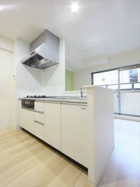 キッチン　キッチン（ガス３口コンログリル付き）