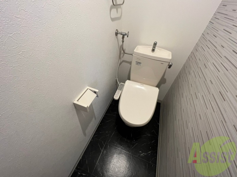 トイレ　こちらはトイレです。清潔感があり、安心して使用できます。