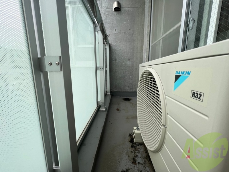 バルコニー　バルコニーは幅があり、広い印象を受けました。