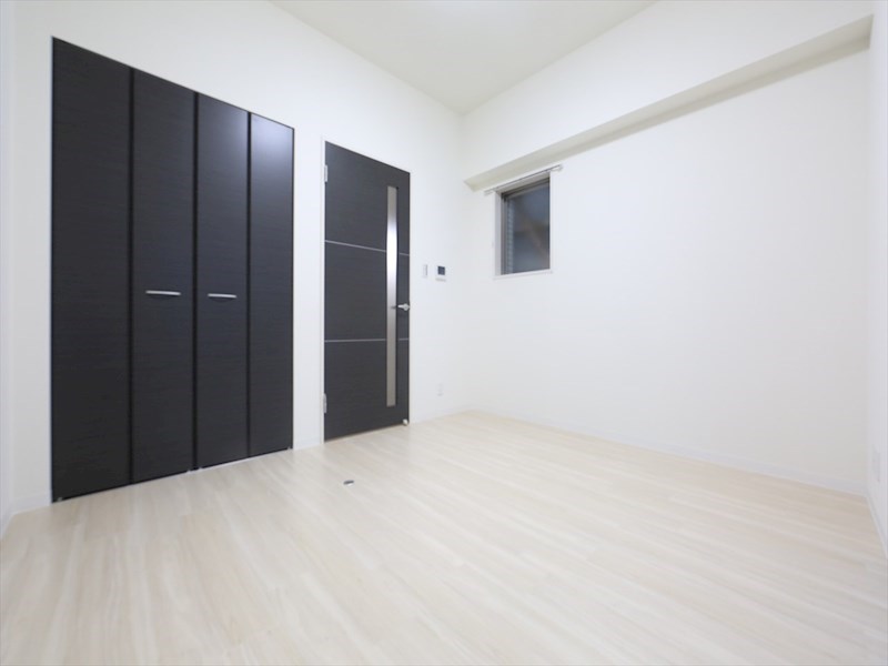 居室・リビング　洋室7.2帖　収納充実エアコン完備　バルコニーに面しています