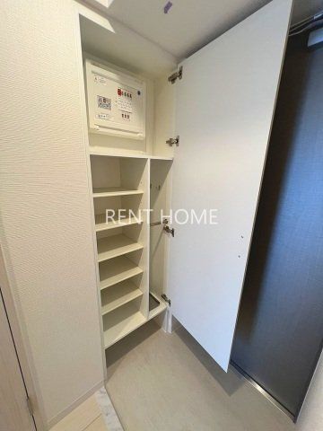 玄関　シューズボックスあります