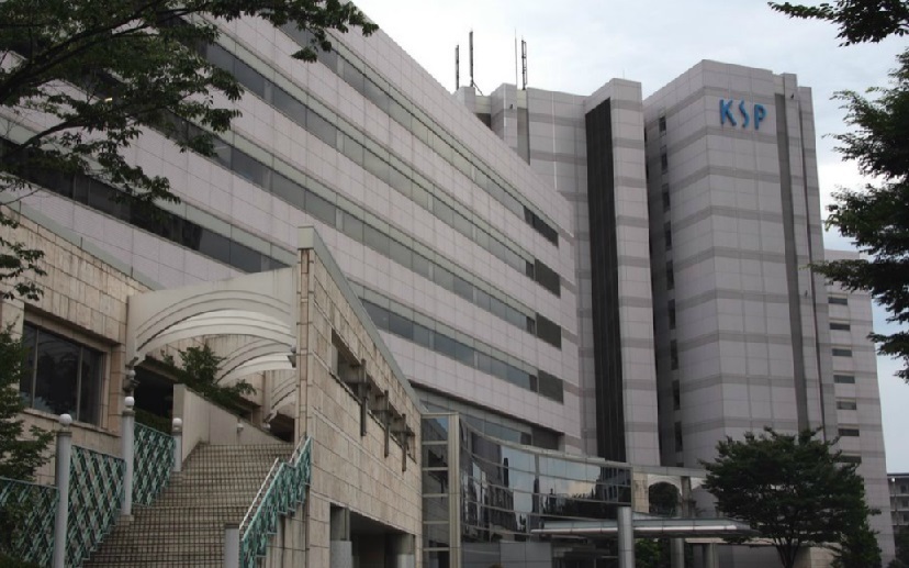 コンビニ　ファミリーマート「KSP店」（コンビニ）まで1365m