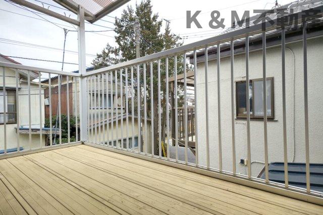 バルコニー　開放的で明るい空間を演出してくれるバルコニーです