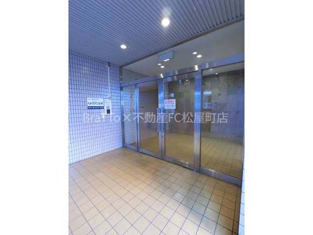 エントランス　マンション共用部分（オートロック付き）