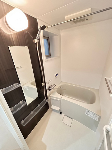 バス・シャワールーム　コンパクトで使いやすいお風呂です