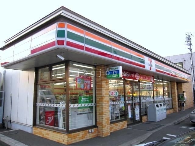 コンビニ　セブンイレブン北広島駅前店（コンビニ）まで1046m