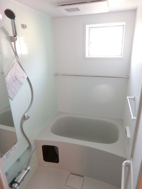 バス・シャワールーム　要望の多い窓付きのバスルーム