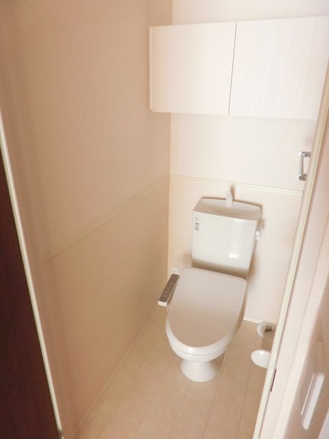 トイレ　ウォシュレット付きで快適。
