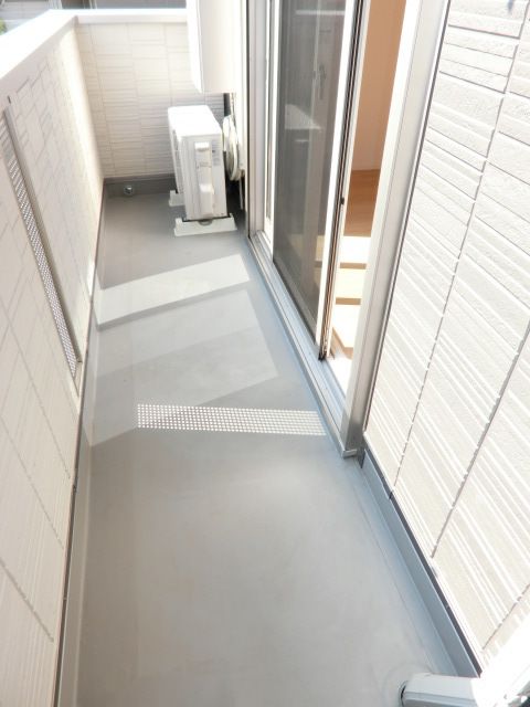 バルコニー　明るいバルコニー。