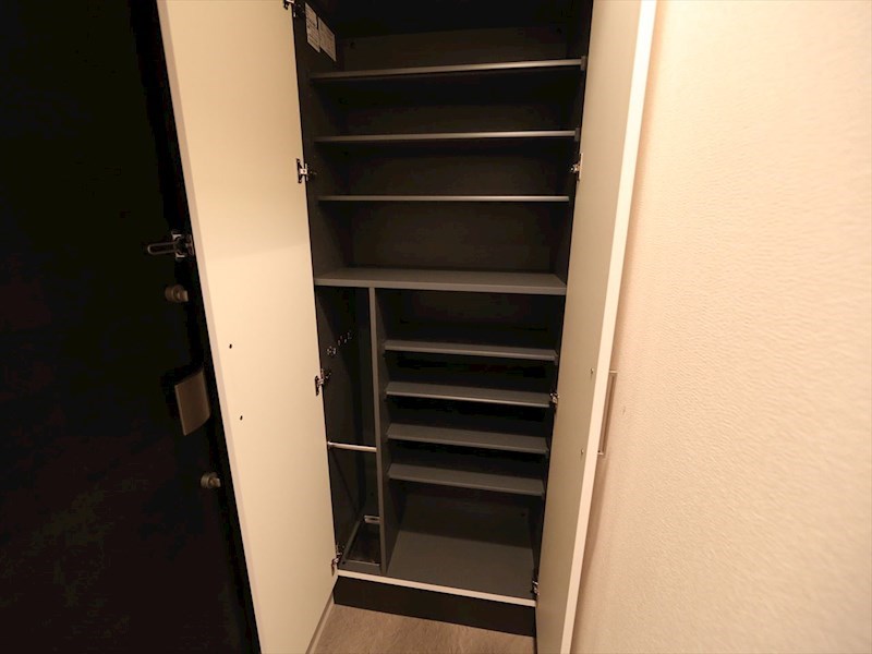 玄関　玄関　シューズボックス付（収納充実してます）