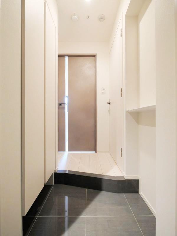 玄関　※別部屋の参考写真です。