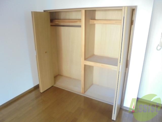 収納　こちらに収納が有るのでお部屋がスッキリしますよ。
