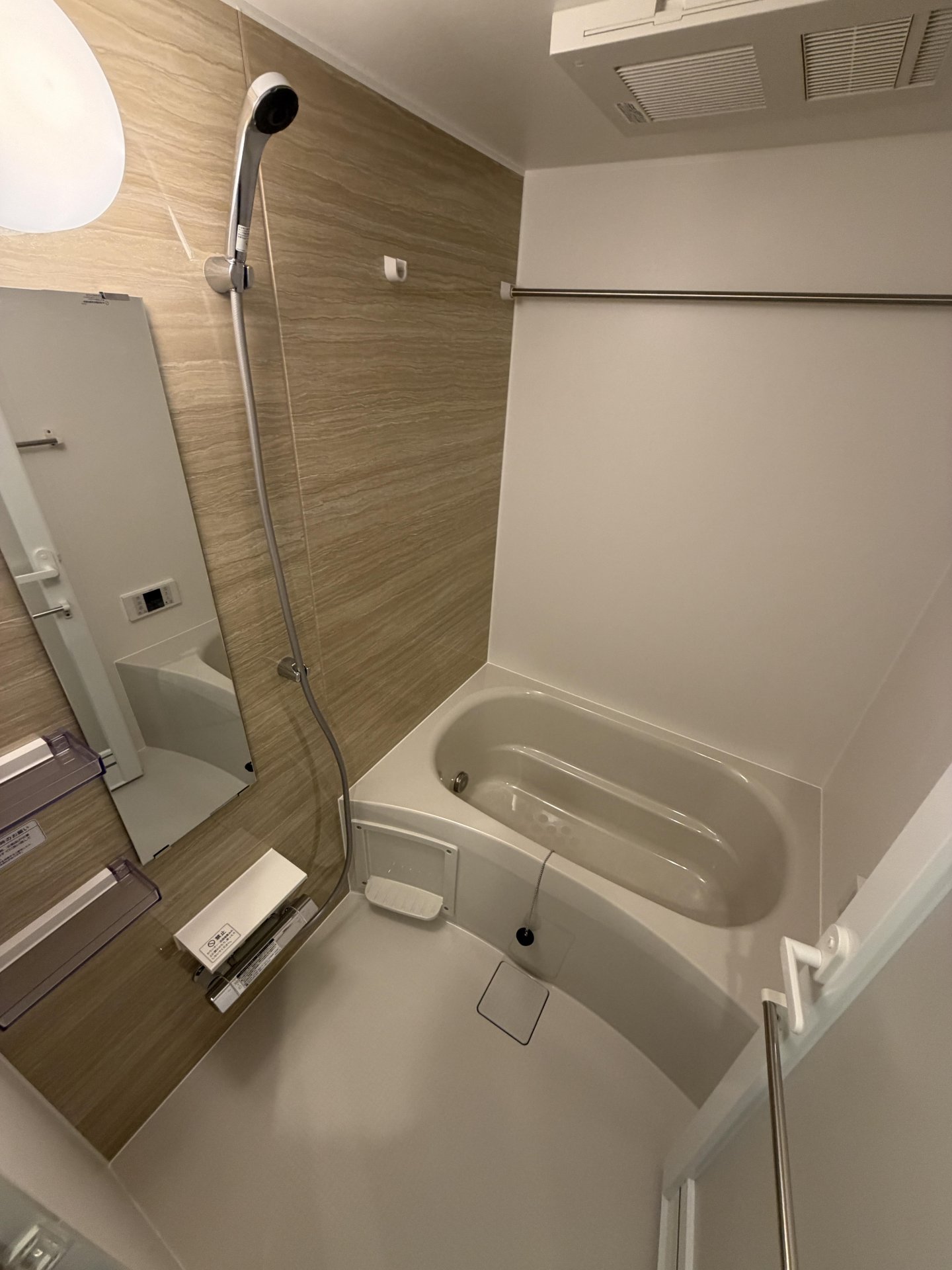 バス・シャワールーム　別部屋反転写真