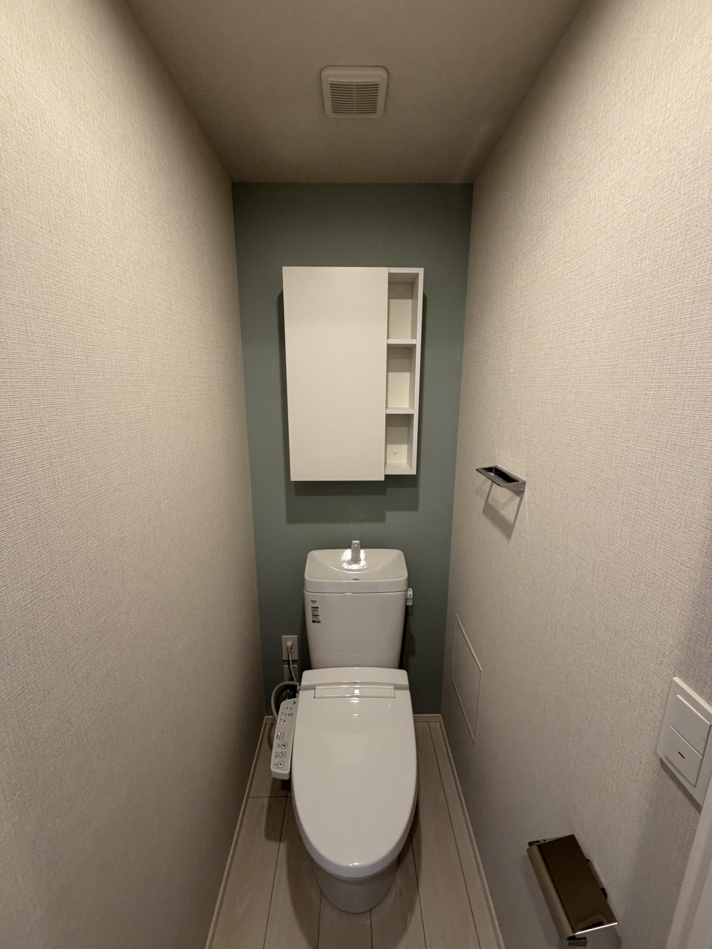 トイレ　別部屋反転写真