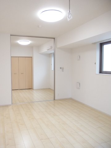 居室・リビング　こちらのリビングで趣味の時間をお楽しみください